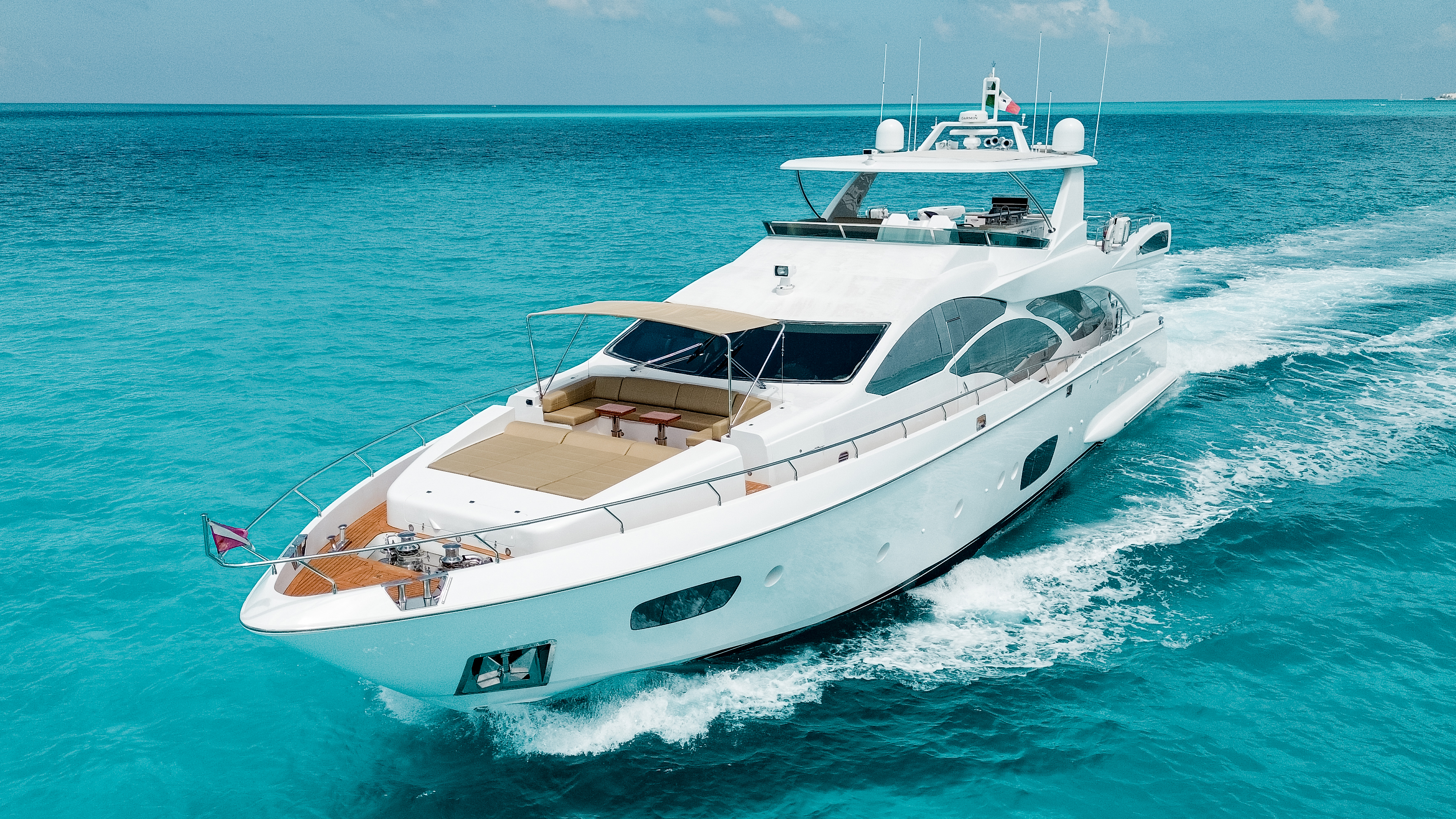 Renta del yate V&V en Cancún