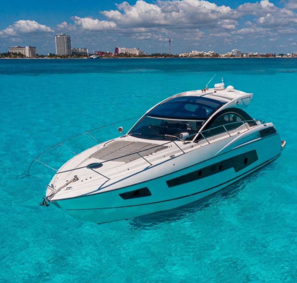Renta del yate Sunseeker san remo en Cancún